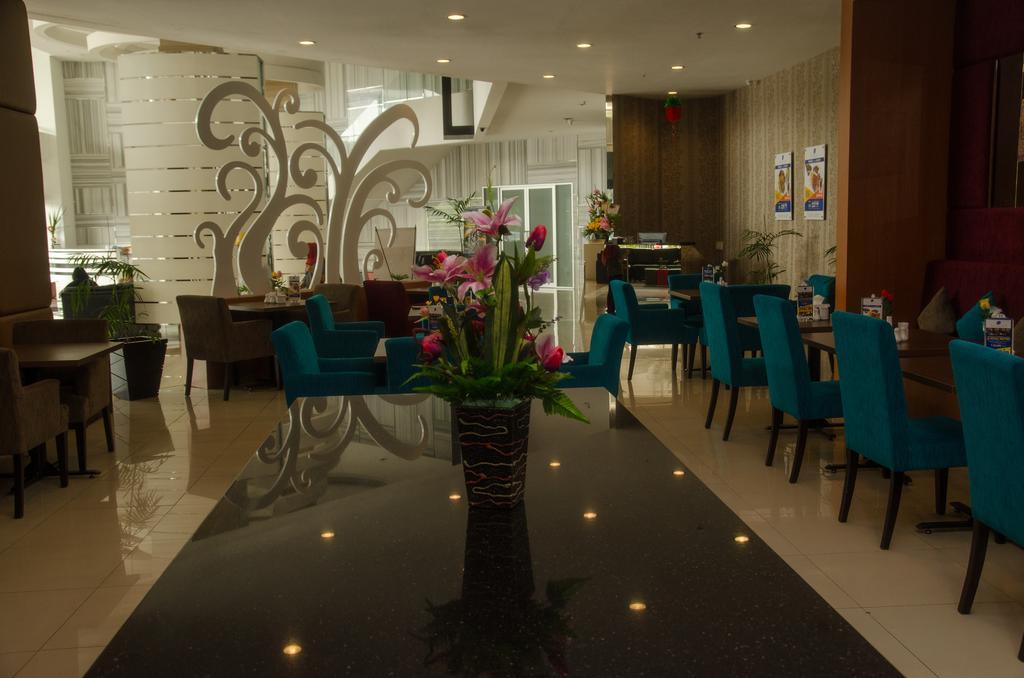 Royal Suite Condotel Medan Exterior foto