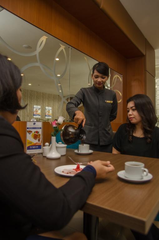 Royal Suite Condotel Medan Exterior foto