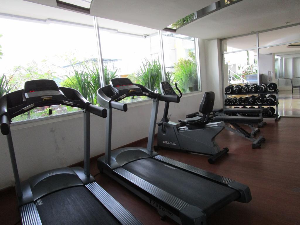 Royal Suite Condotel Medan Exterior foto