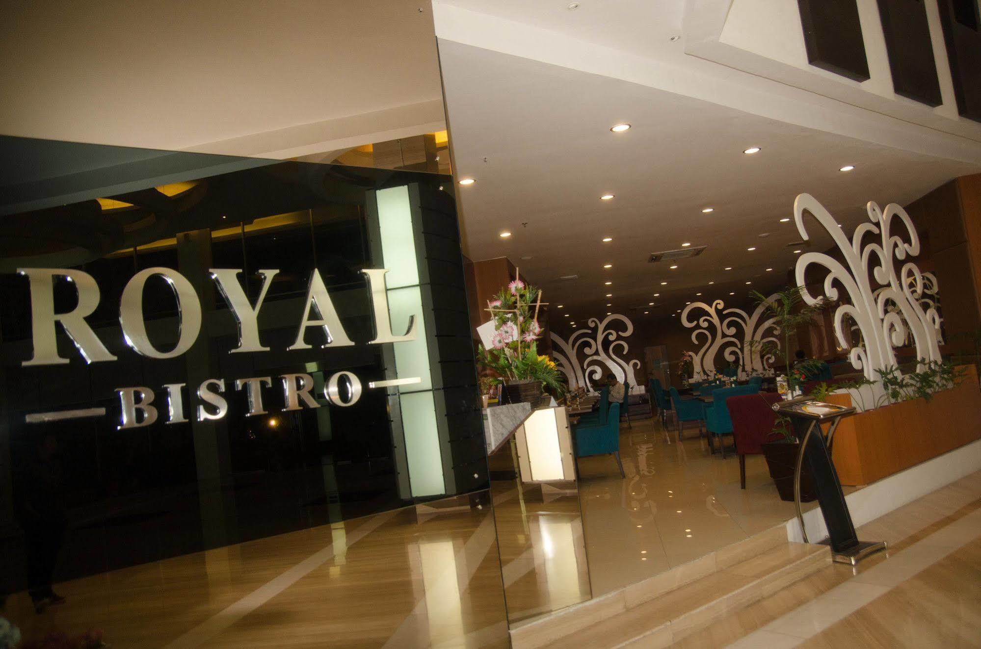 Royal Suite Condotel Medan Exterior foto