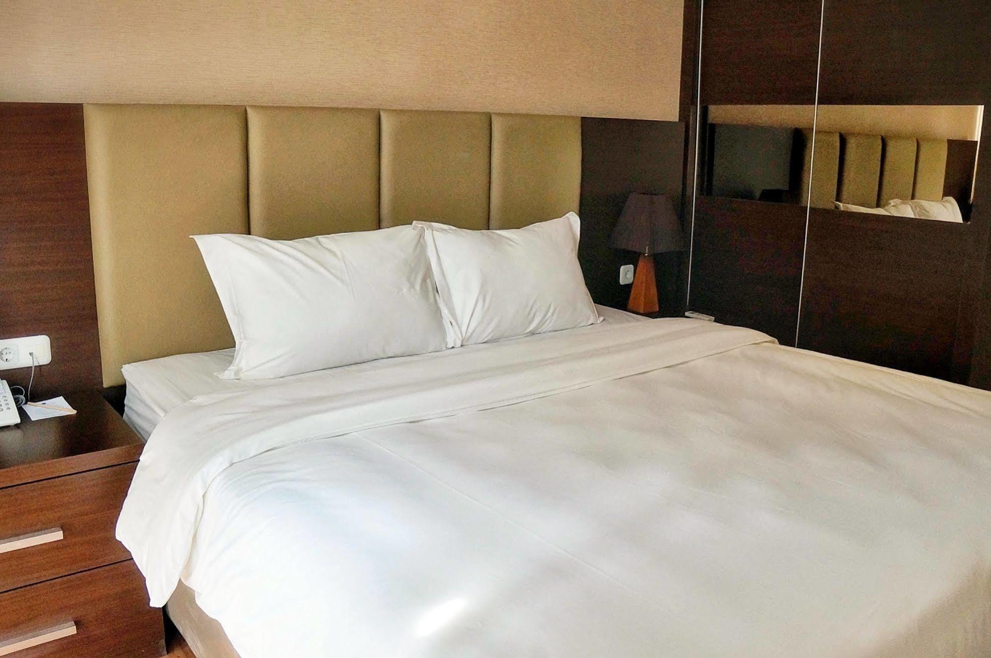 Royal Suite Condotel Medan Exterior foto