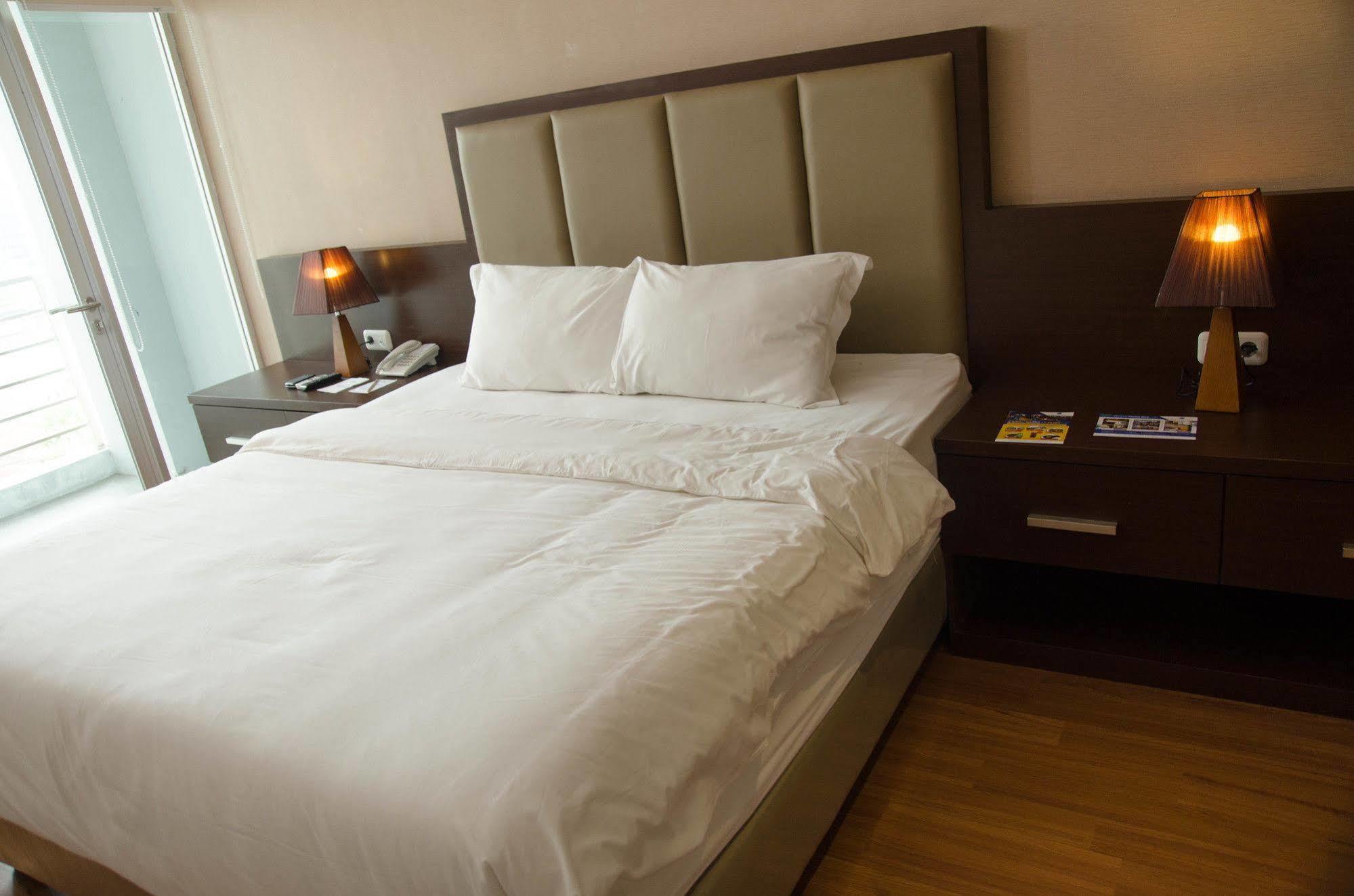 Royal Suite Condotel Medan Exterior foto